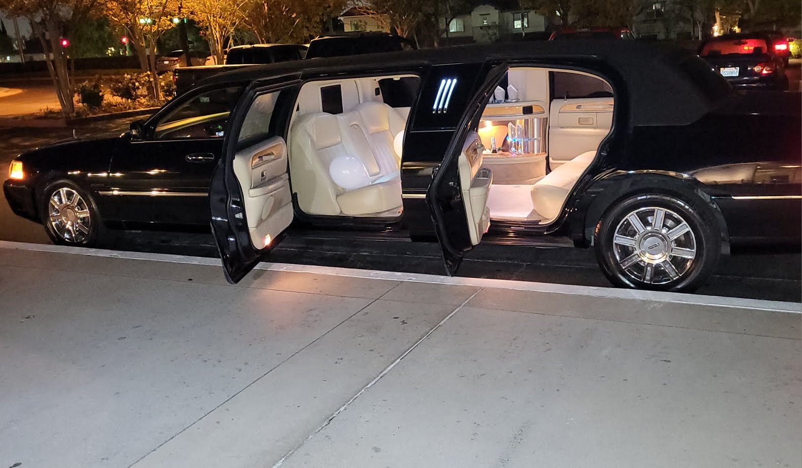 6 Pax Stretch Limousines